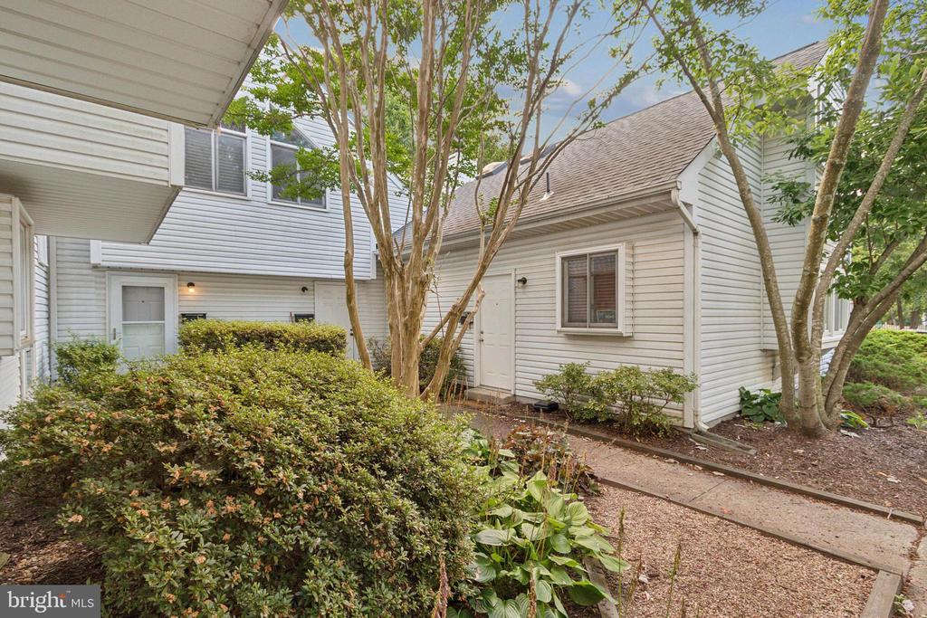 813 Locust St #2