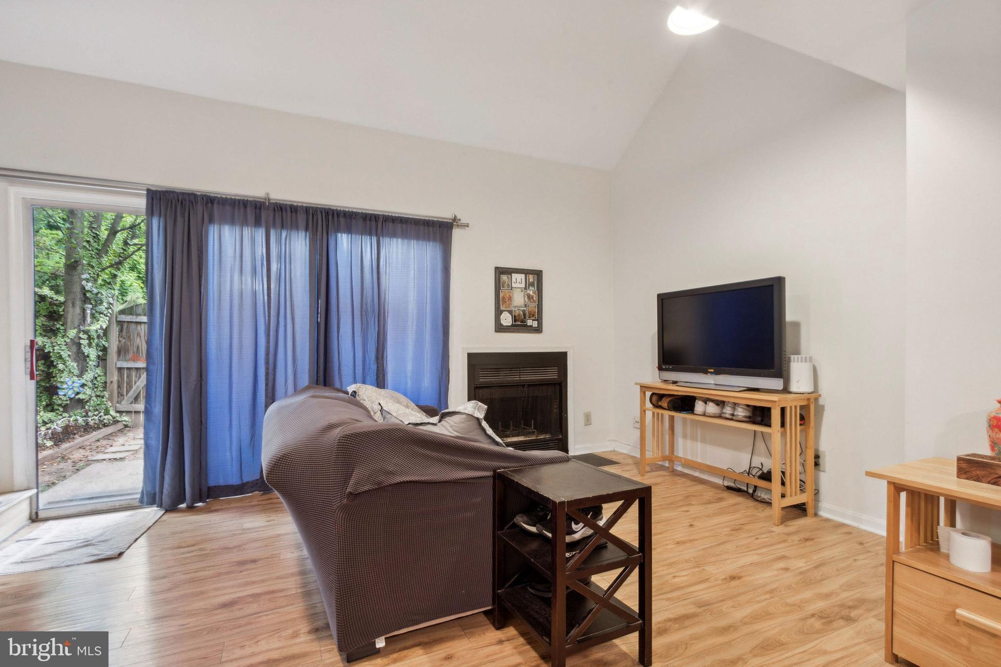 813 Locust St #2