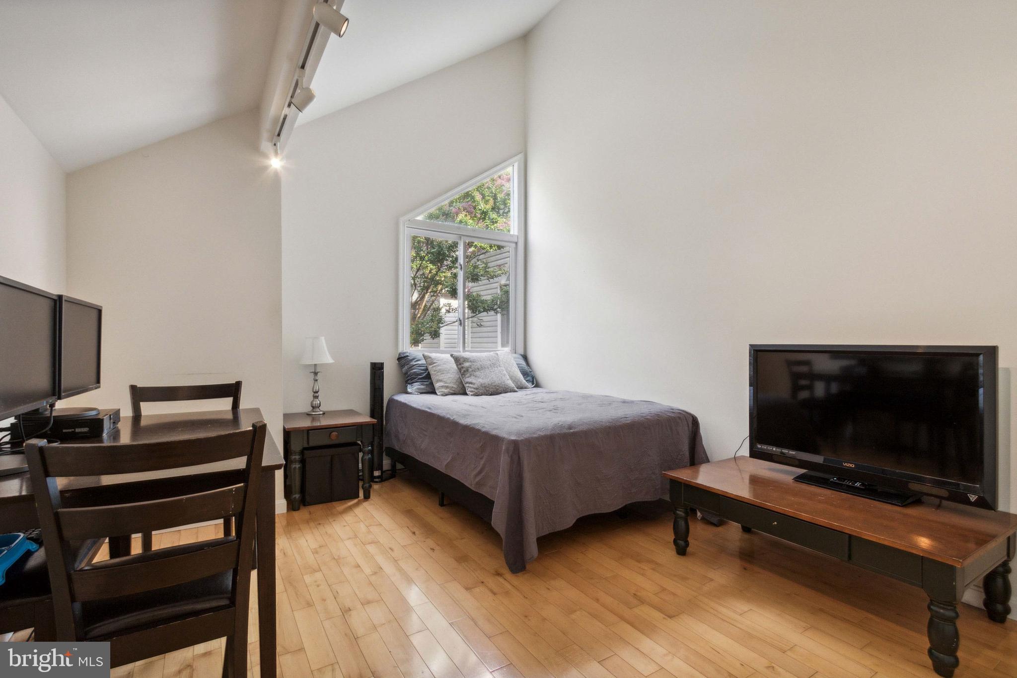 813 Locust St #2