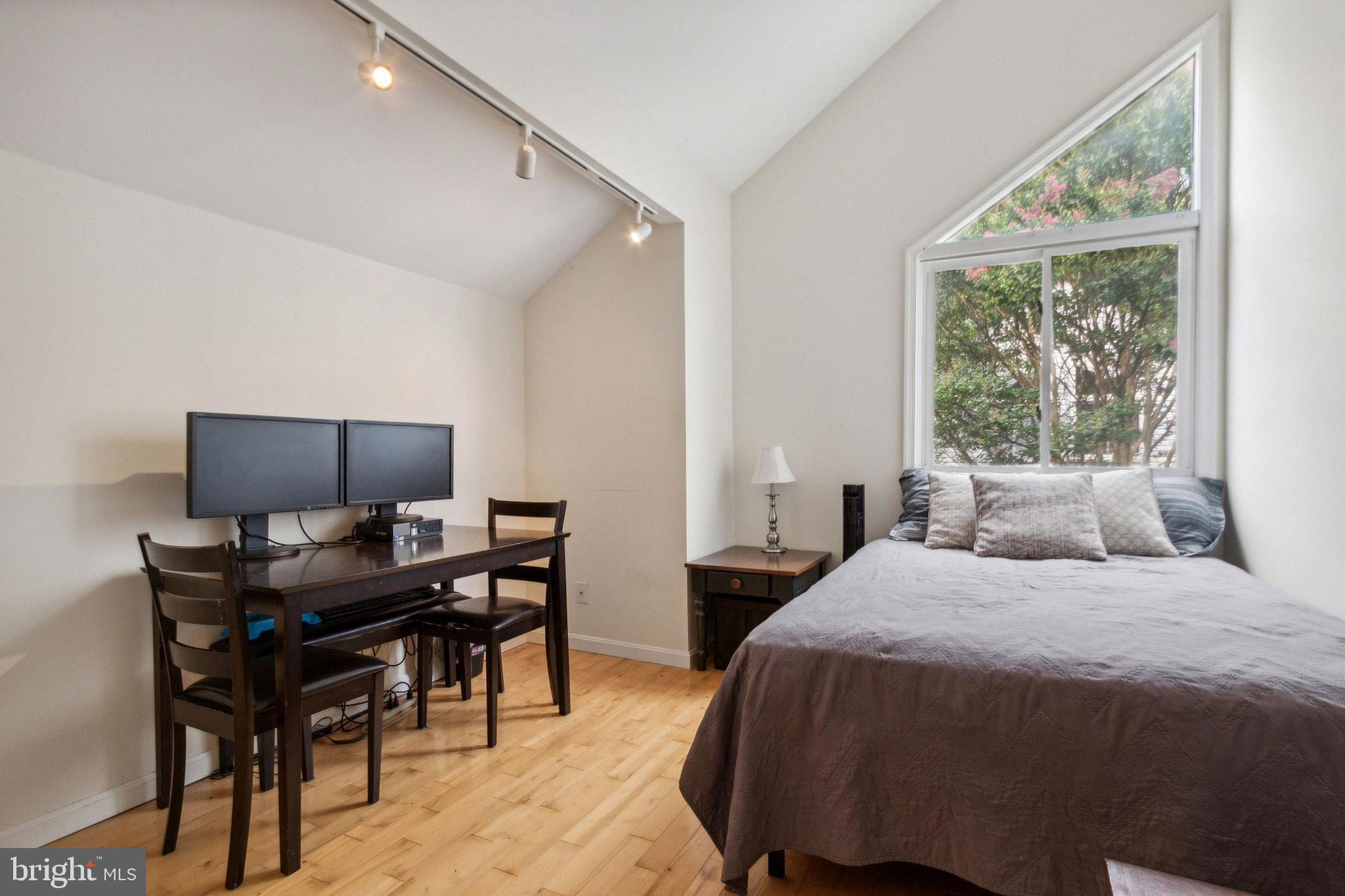 813 Locust St #2