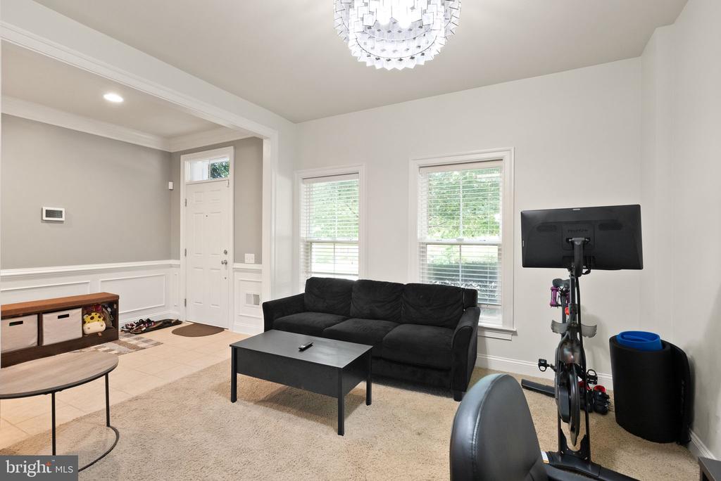 9473 Canonbury Sq