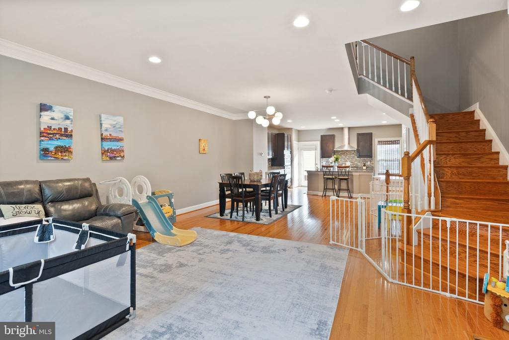 9473 Canonbury Sq
