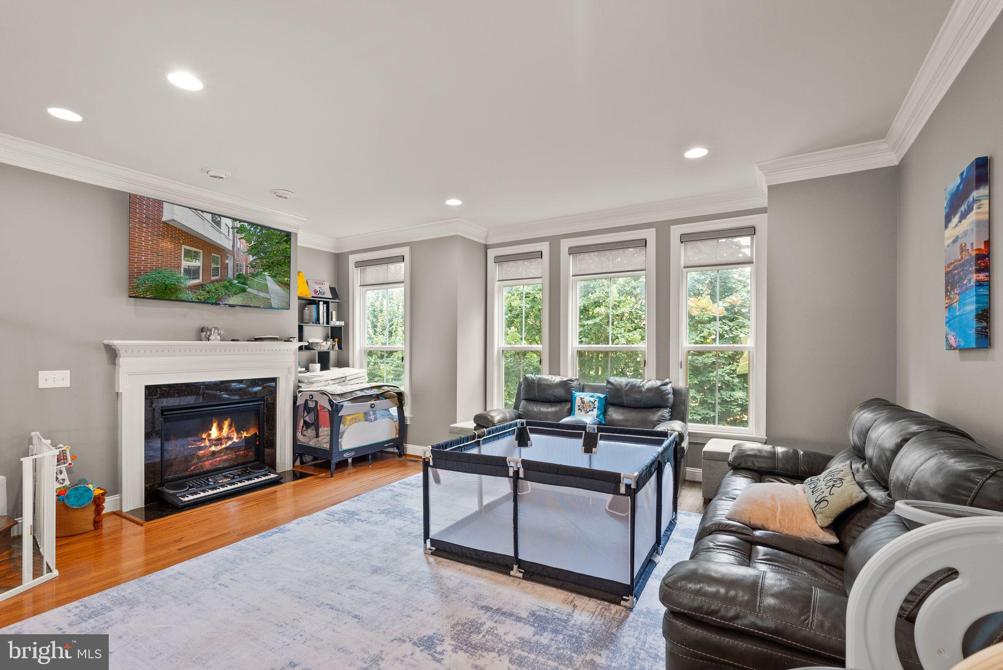9473 Canonbury Sq