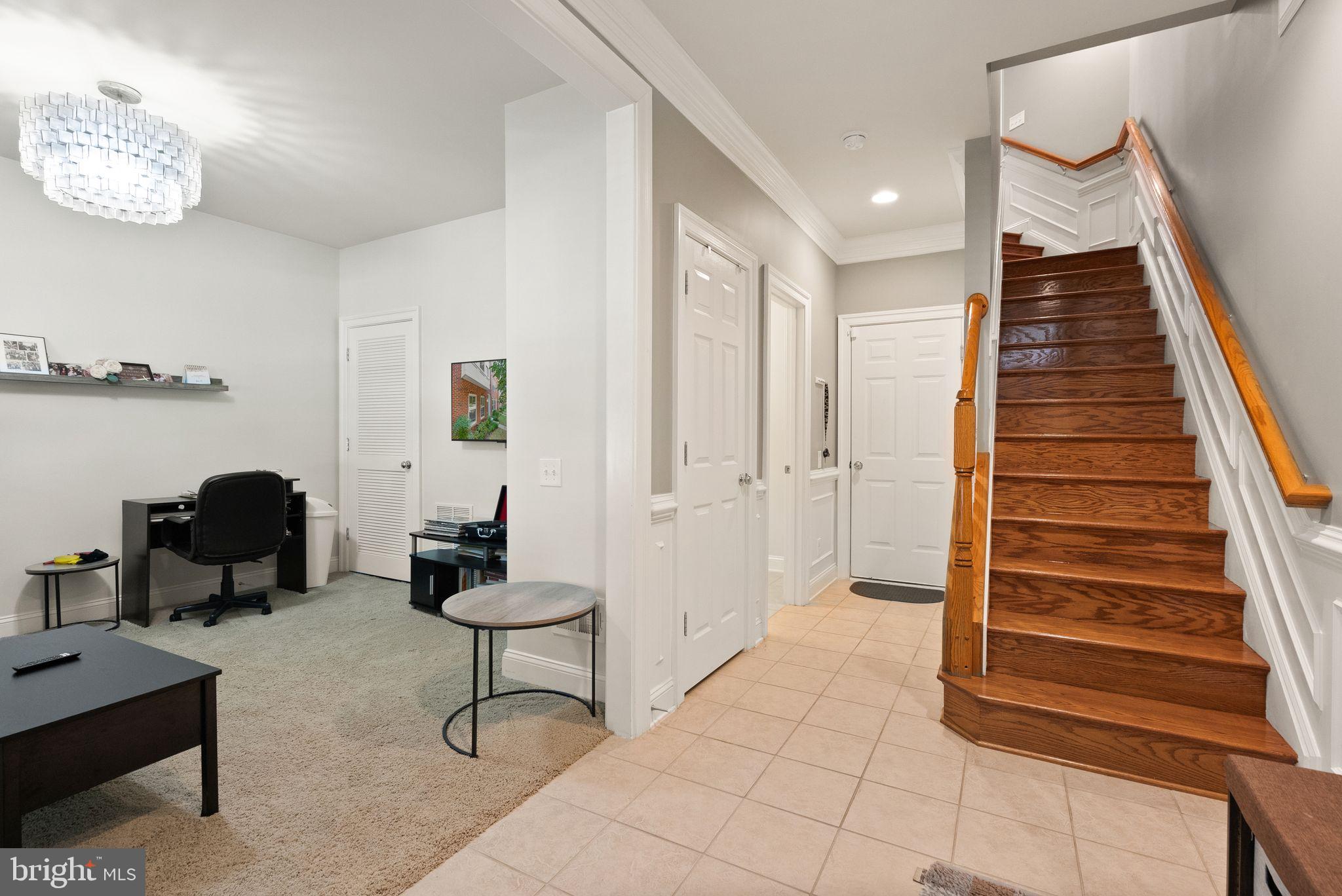 9473 Canonbury Sq