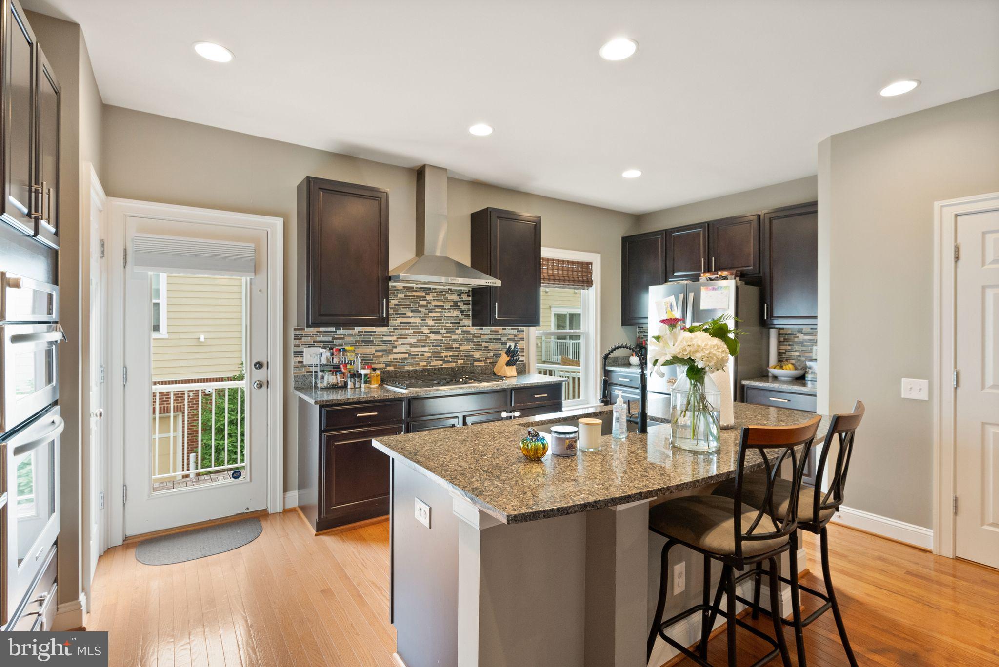 9473 Canonbury Sq