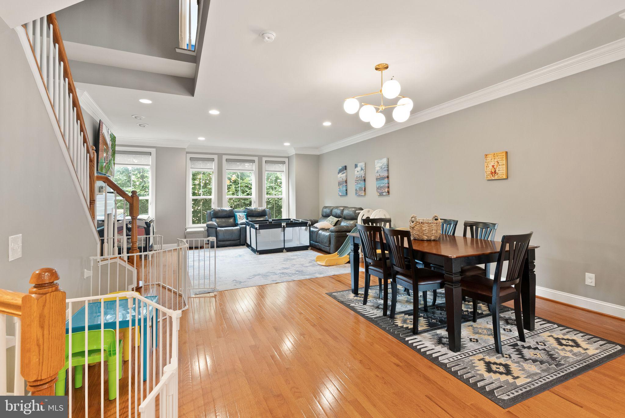 9473 Canonbury Sq