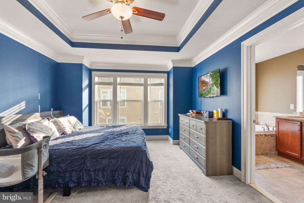 9473 Canonbury Sq