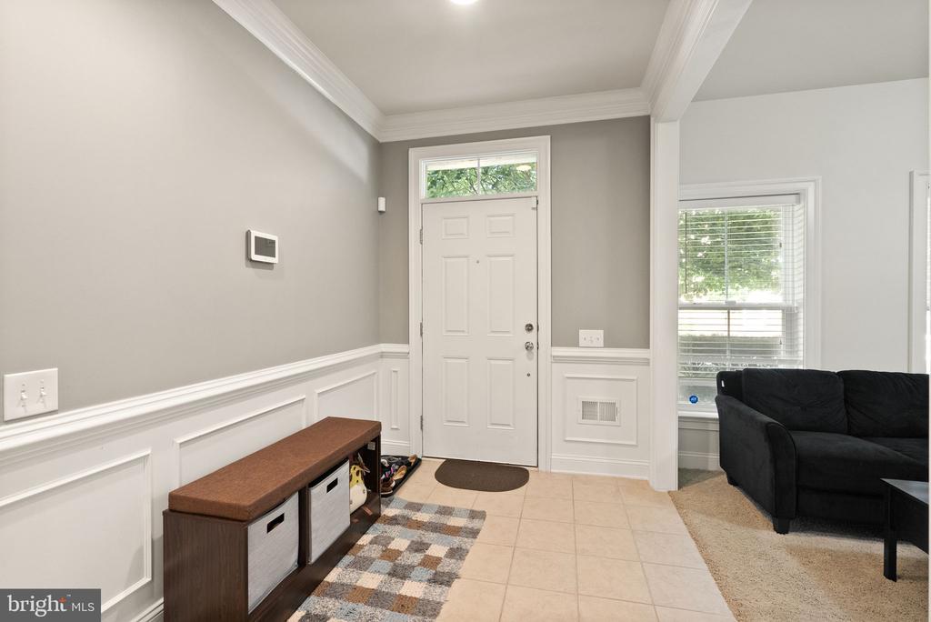 9473 Canonbury Sq