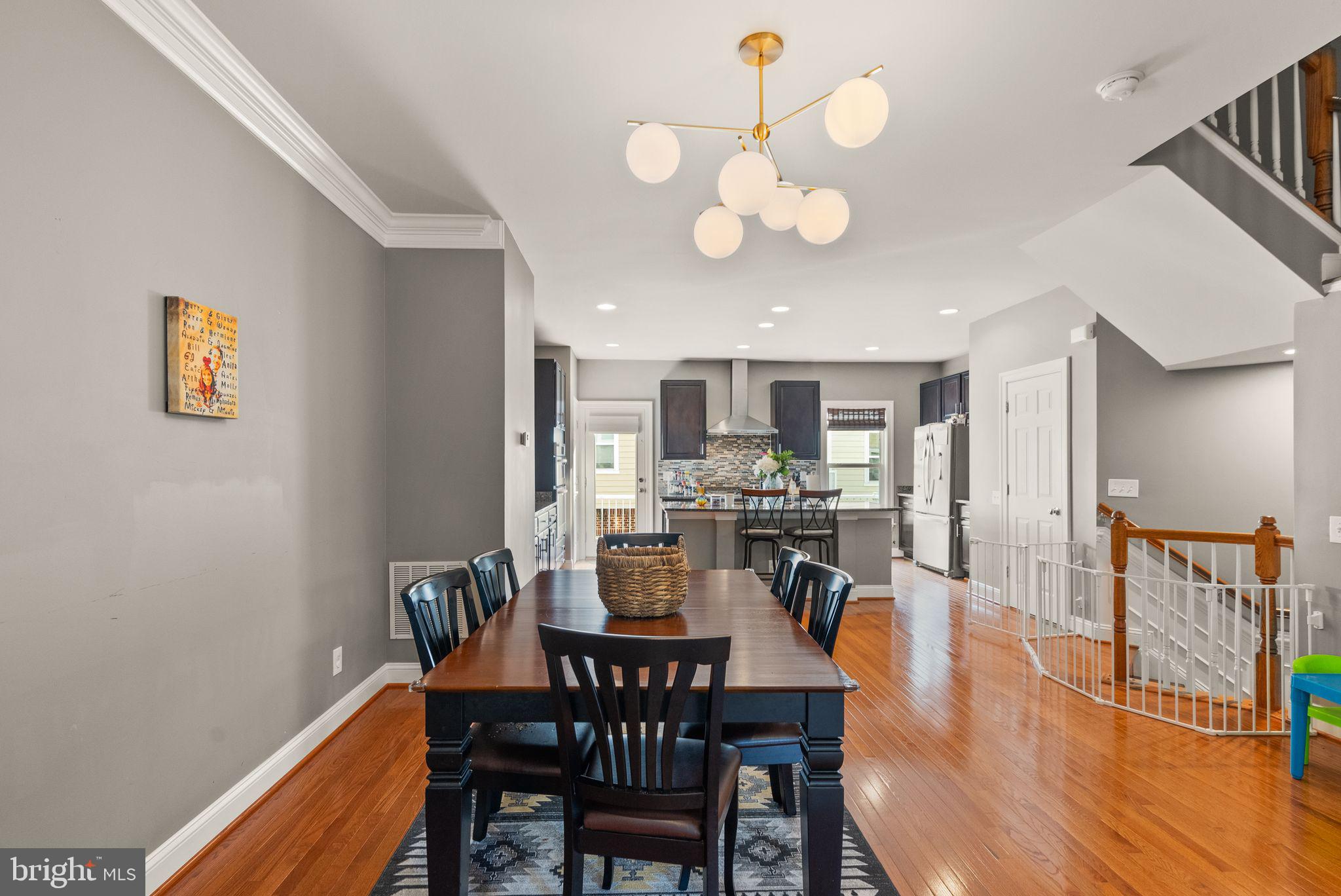 9473 Canonbury Sq