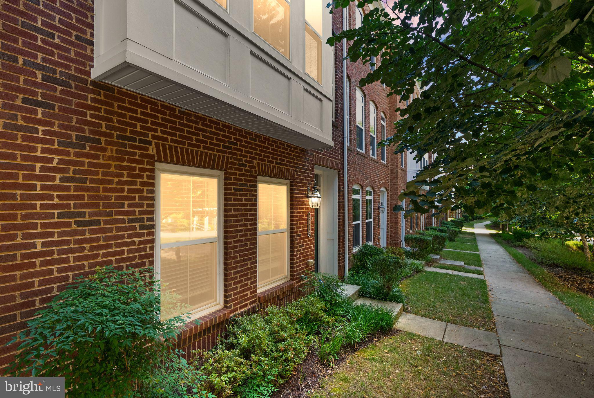 9473 Canonbury Sq