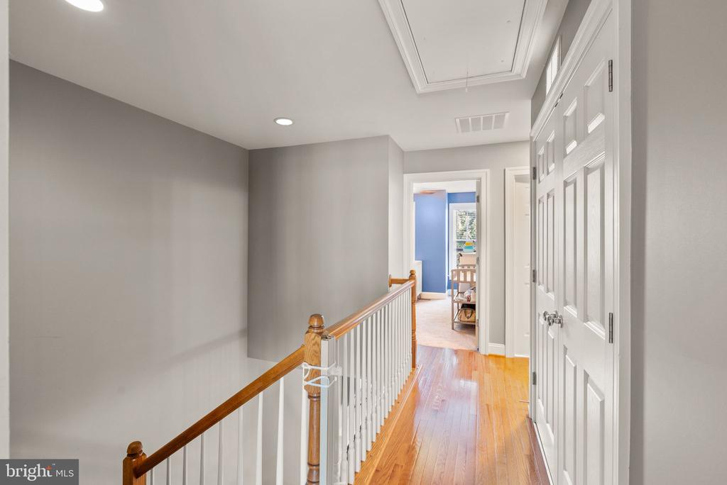 9473 Canonbury Sq
