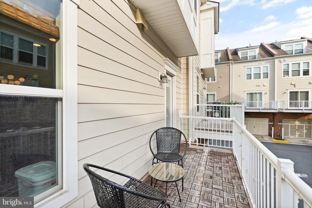 9473 Canonbury Sq