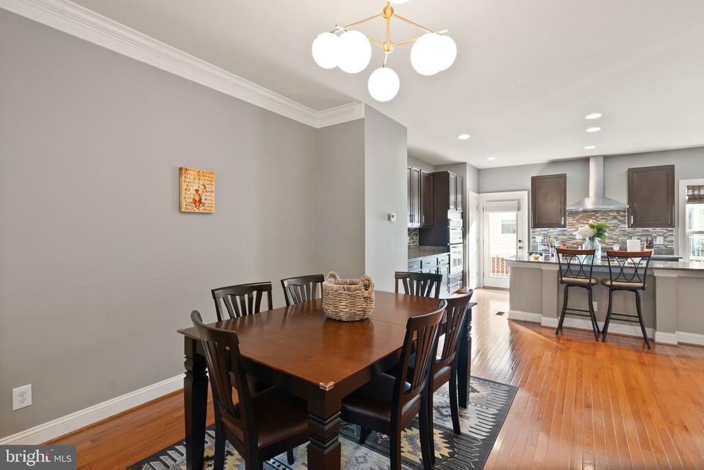 9473 Canonbury Sq