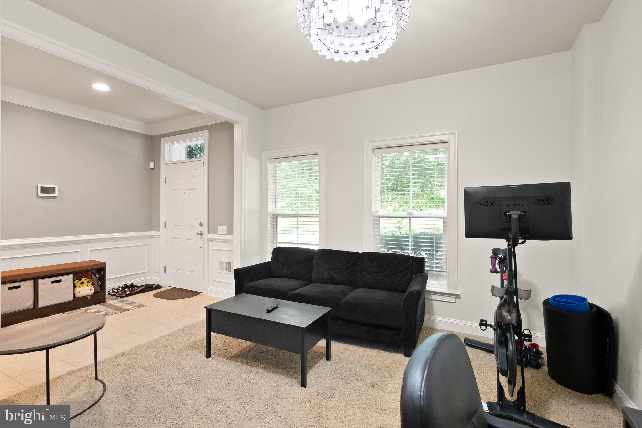 9473 Canonbury Sq
