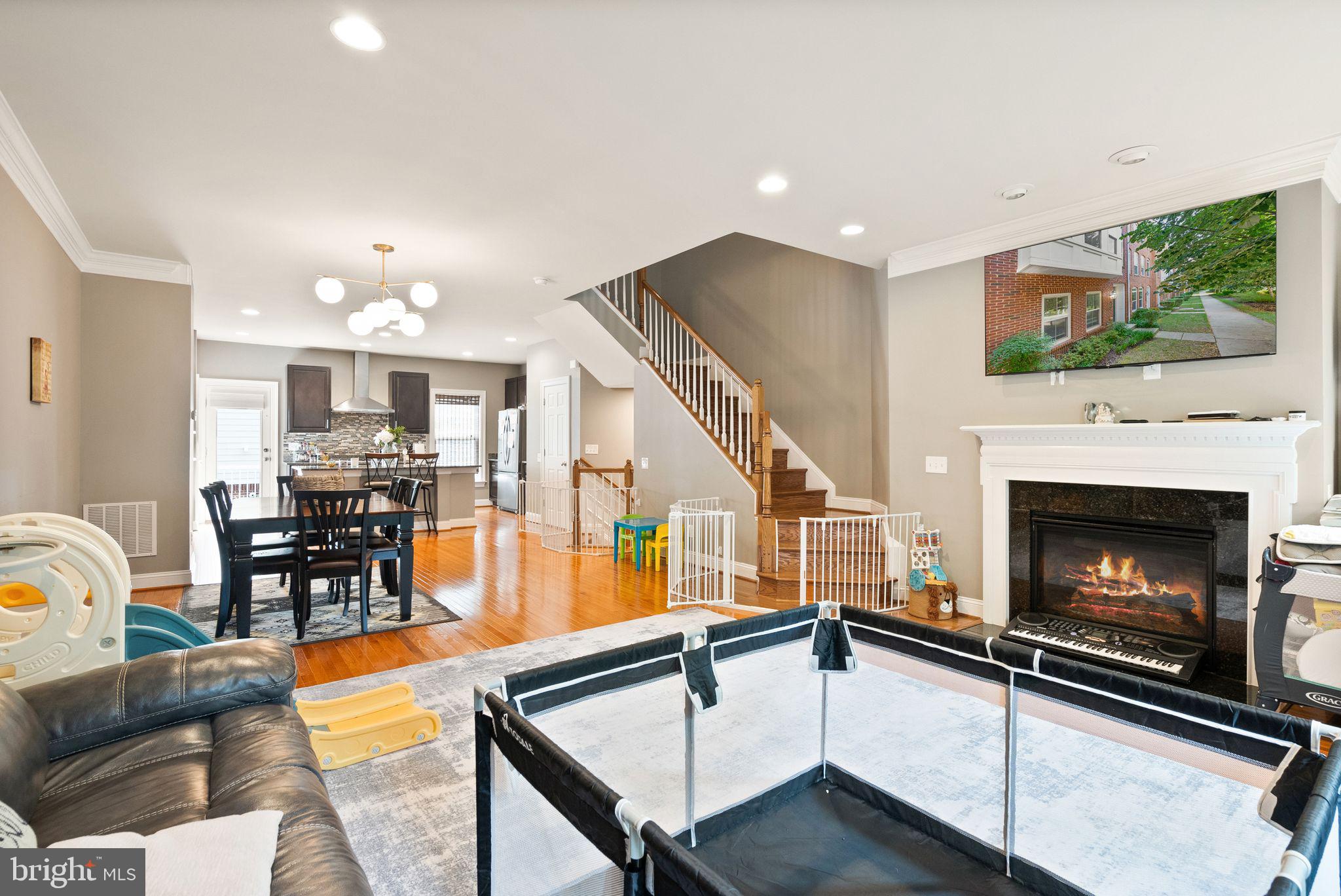 9473 Canonbury Sq