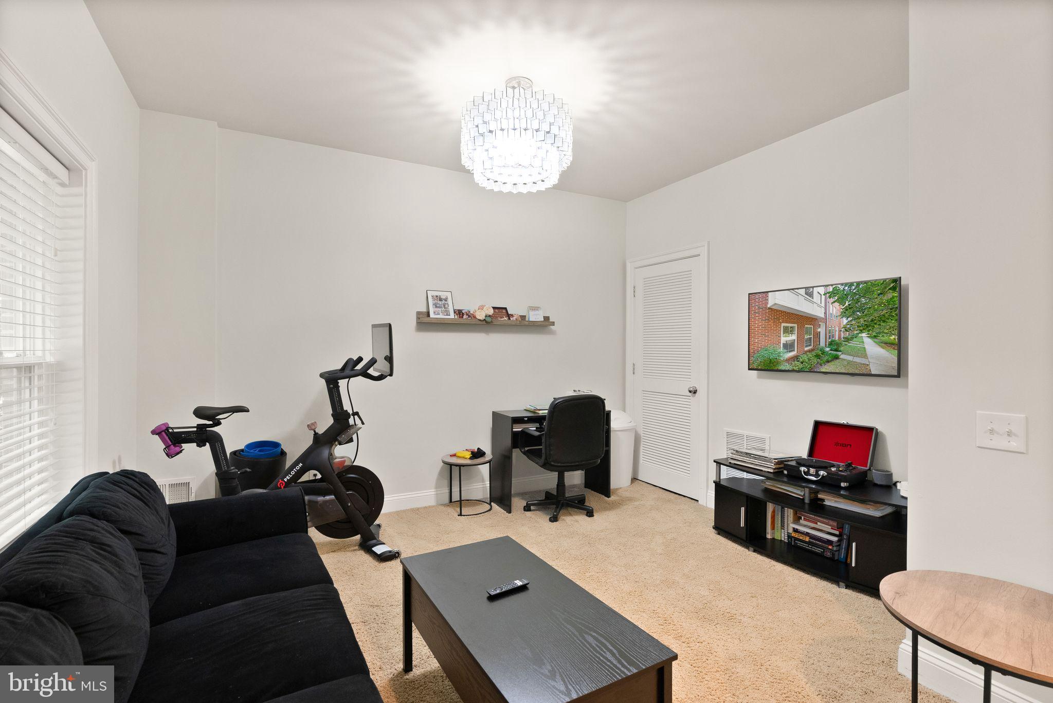 9473 Canonbury Sq