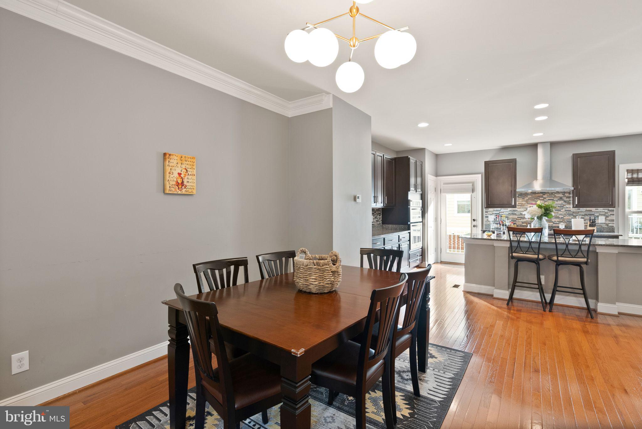 9473 Canonbury Sq