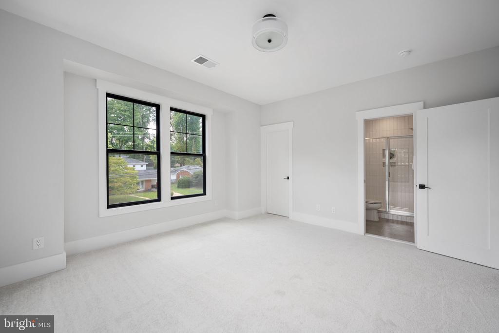 1010 Hillcrest Dr SW