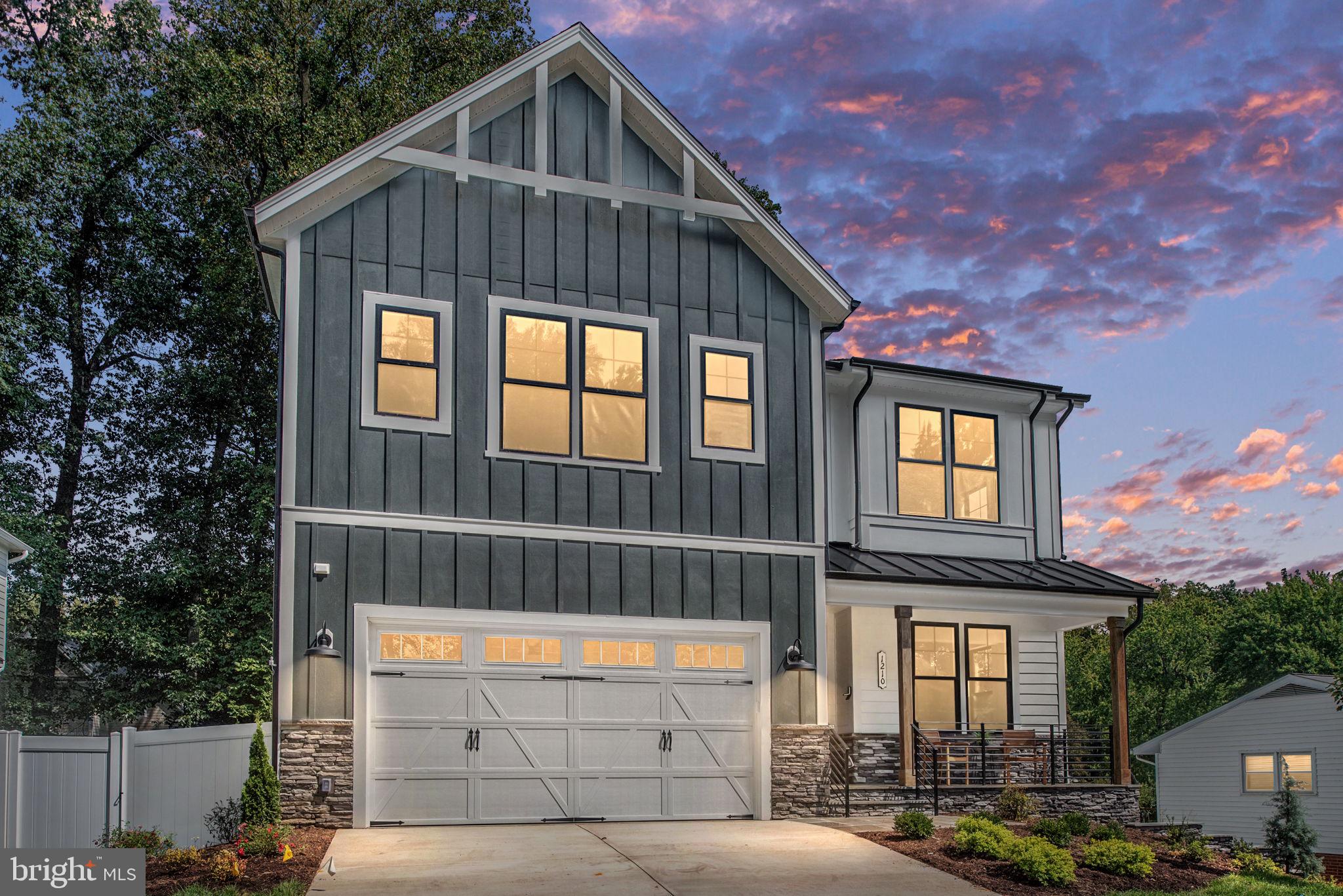 1010 Hillcrest Dr SW