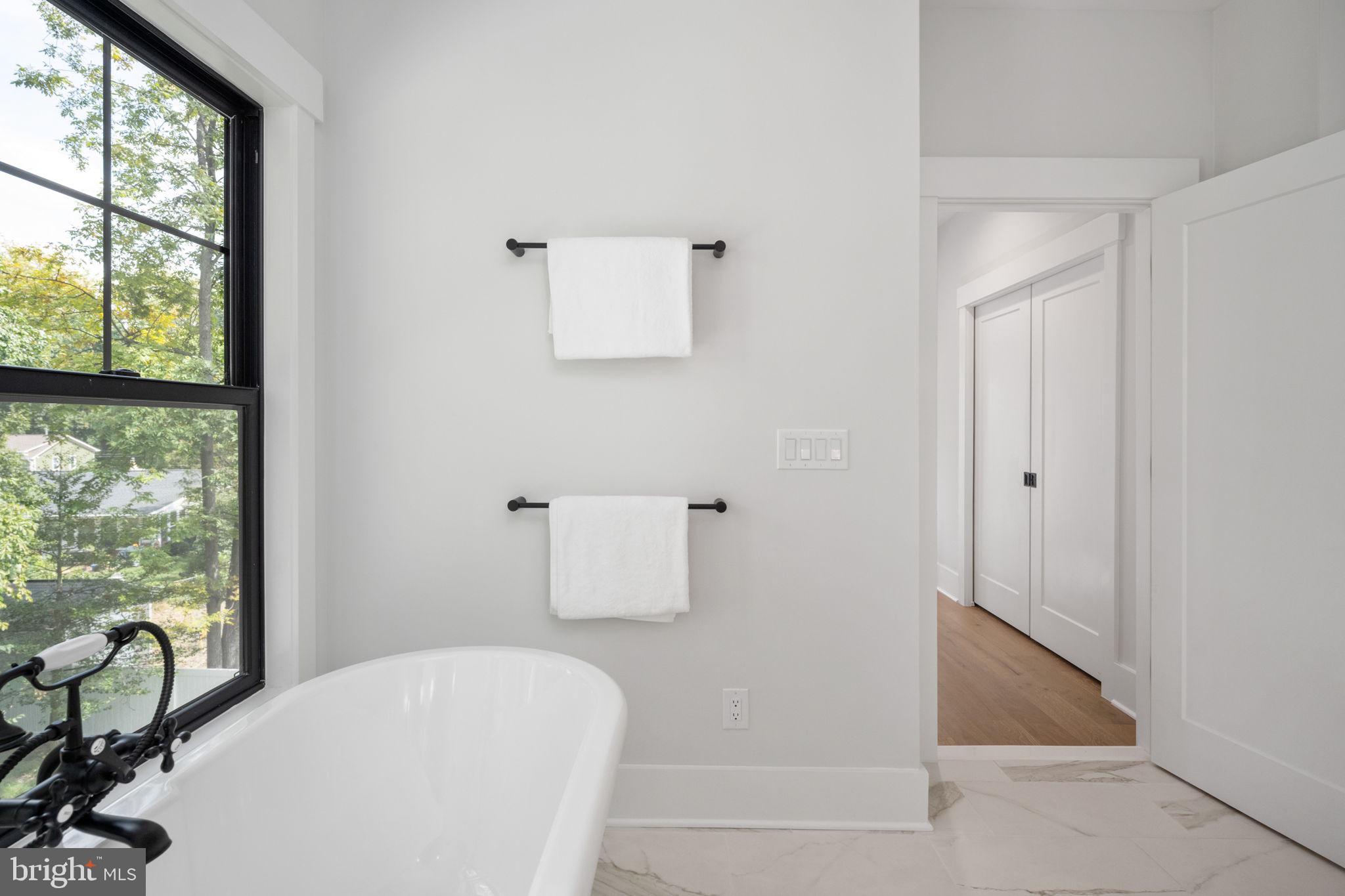 1010 Hillcrest Dr SW