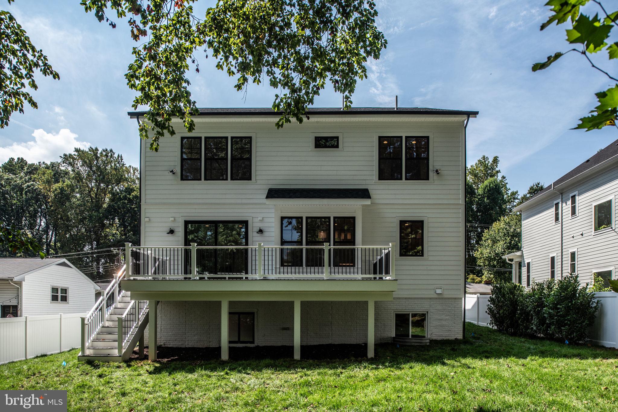 1010 Hillcrest Dr SW