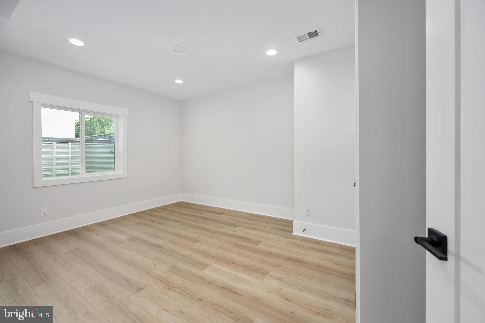 1010 Hillcrest Dr SW