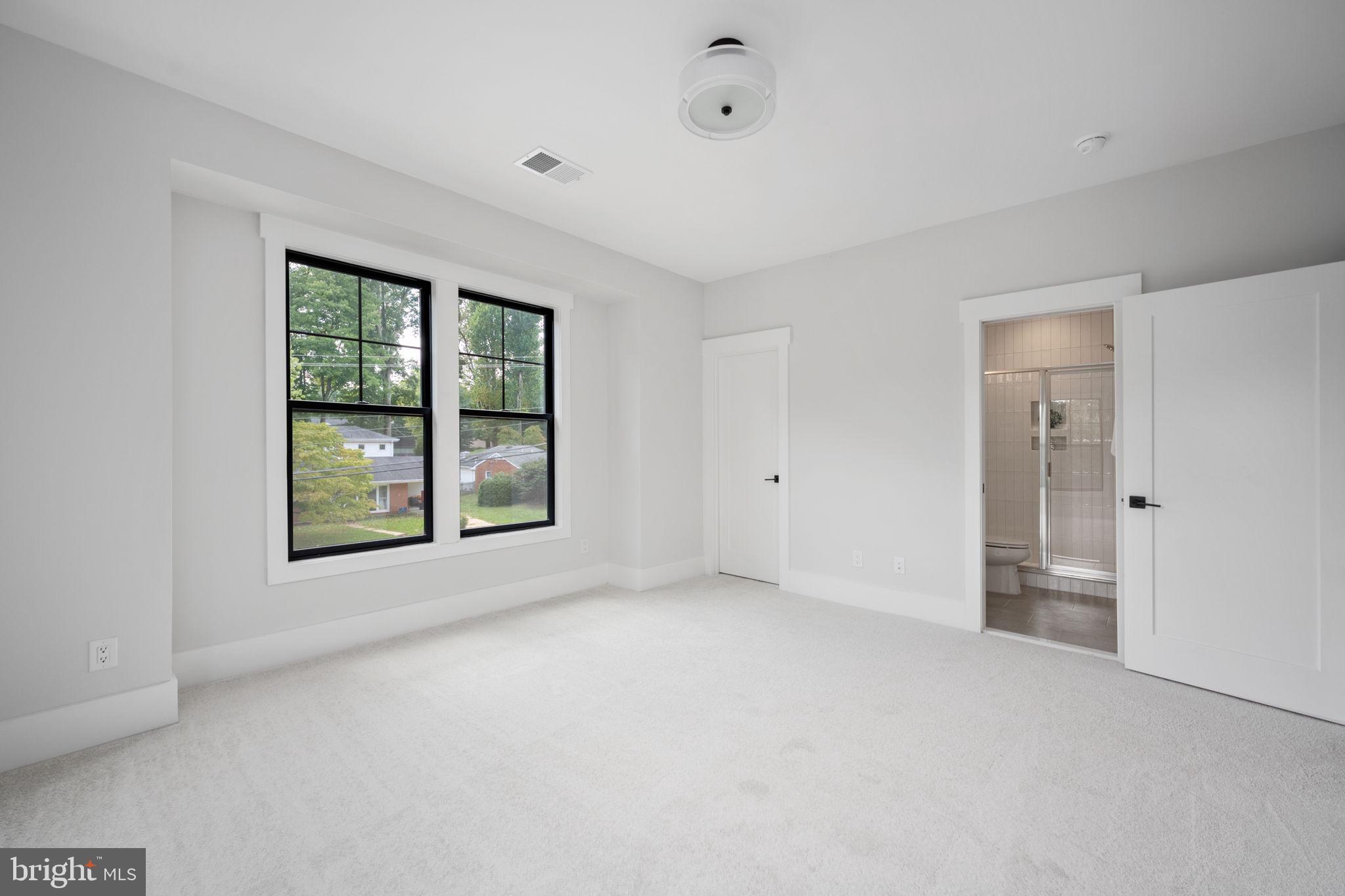 1010 Hillcrest Dr SW