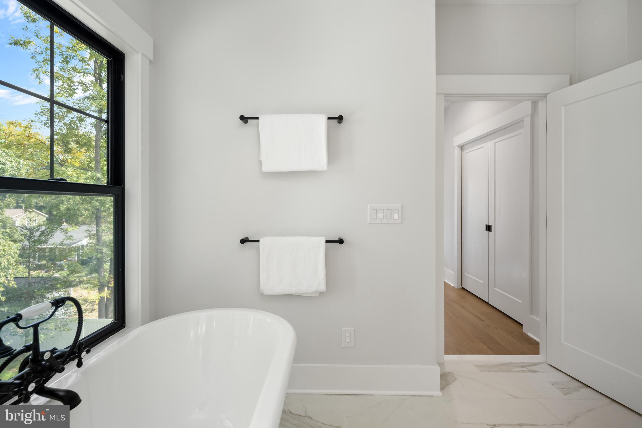 1010 Hillcrest Dr SW
