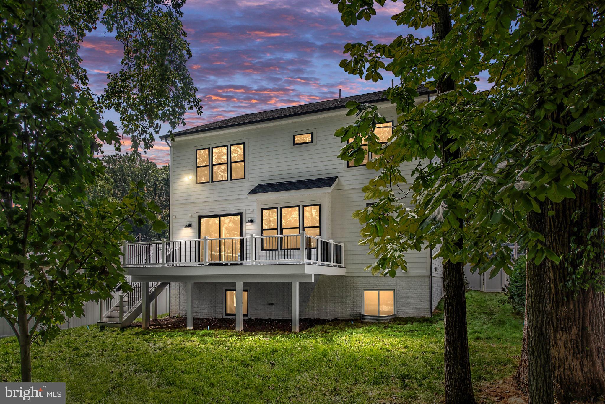 1010 Hillcrest Dr SW