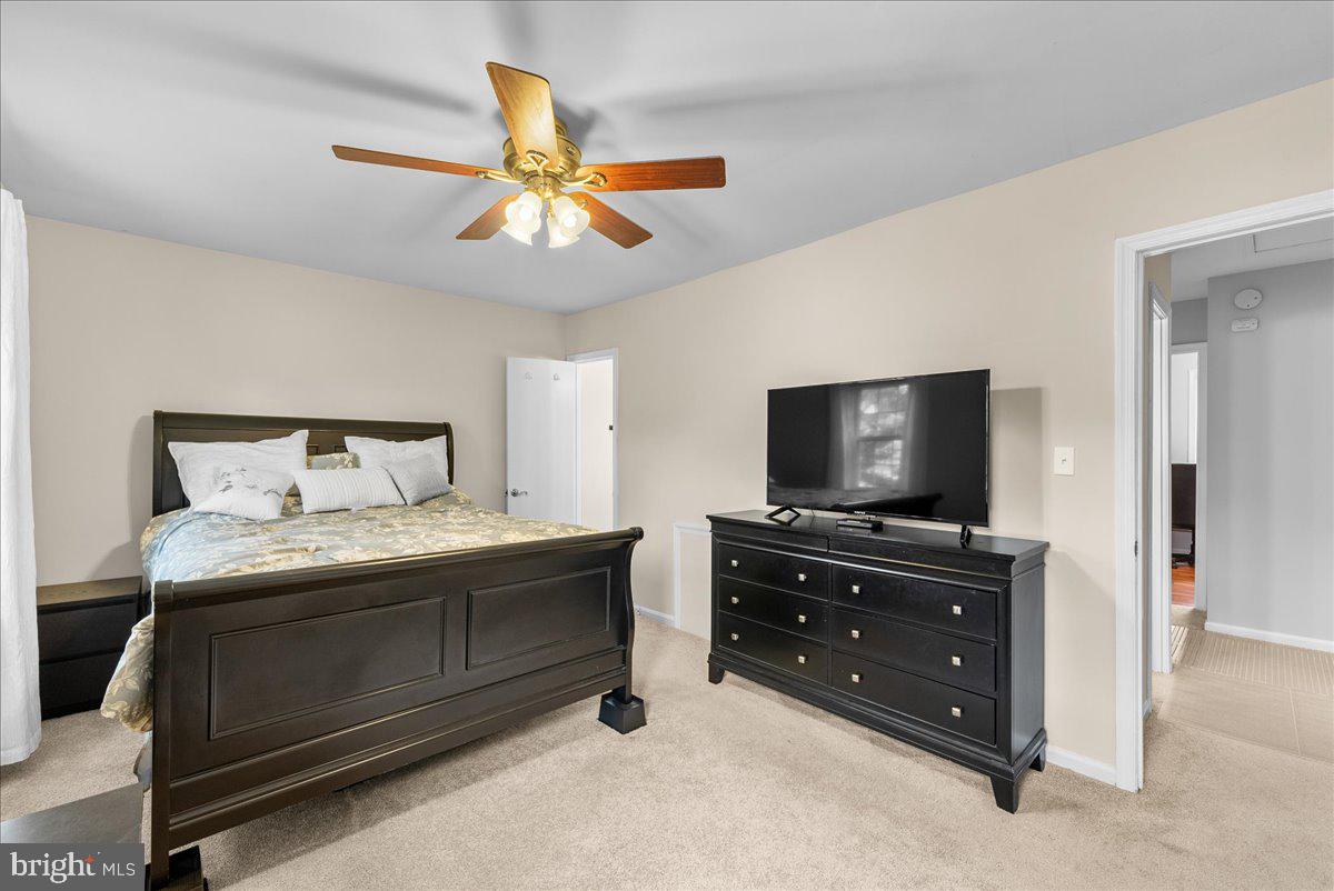 9857 Lakepointe Dr