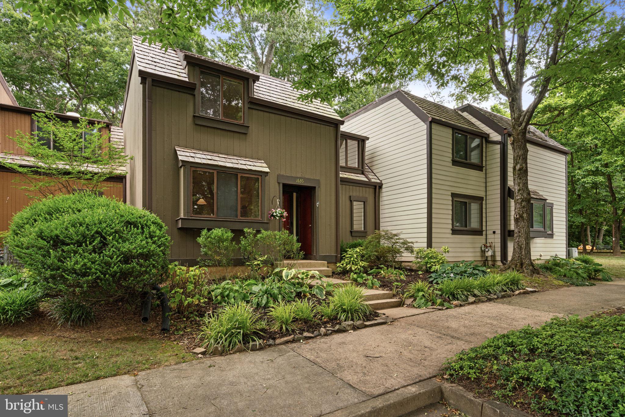 1635 Bentana Way