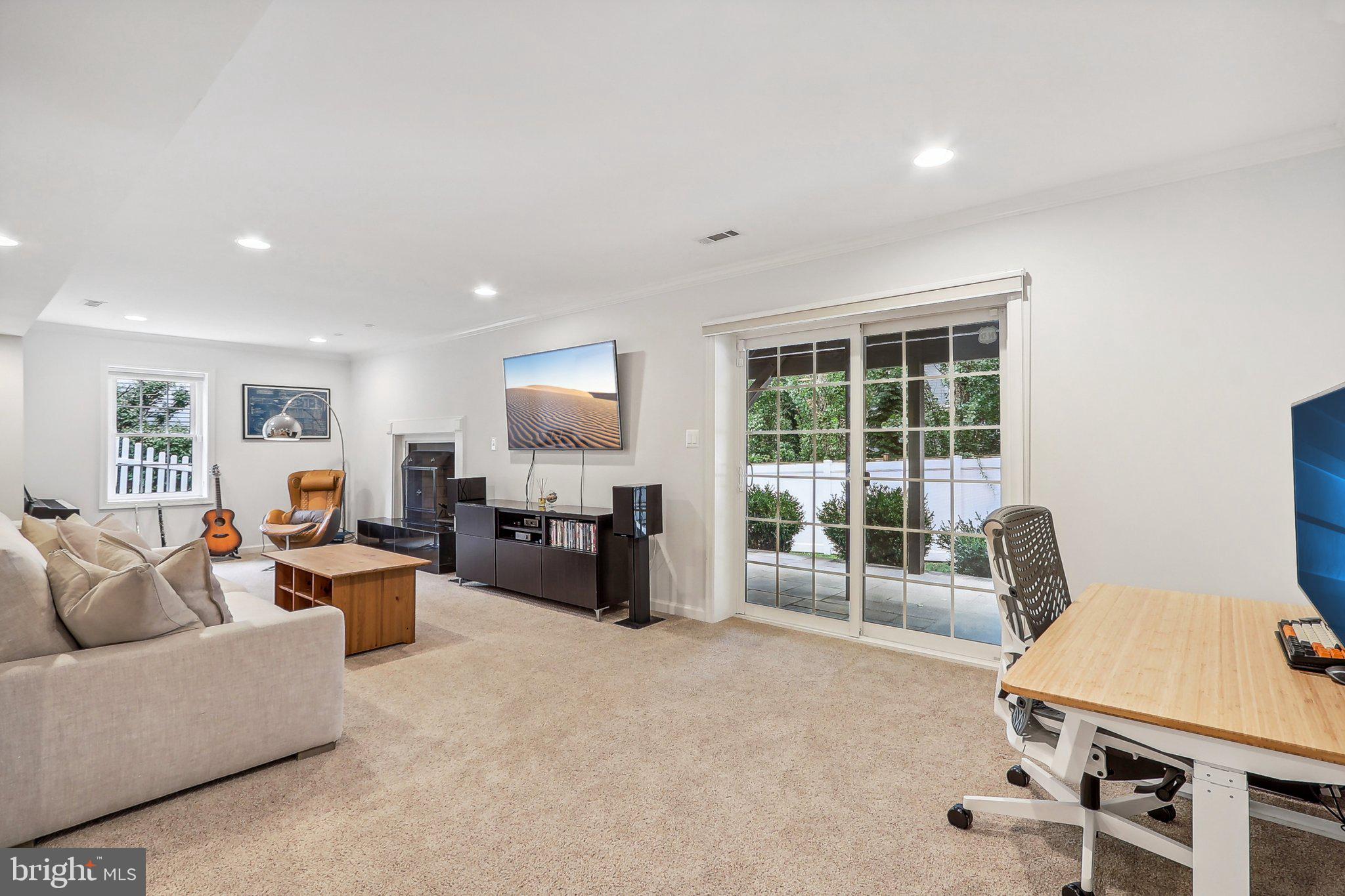 2231 Casemont Dr