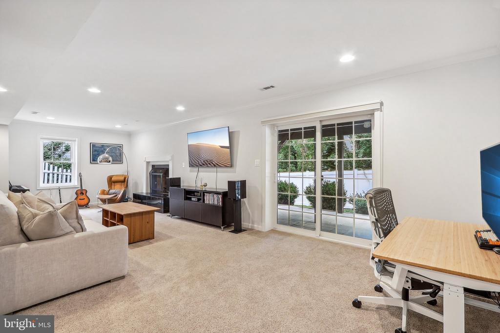2231 Casemont Dr