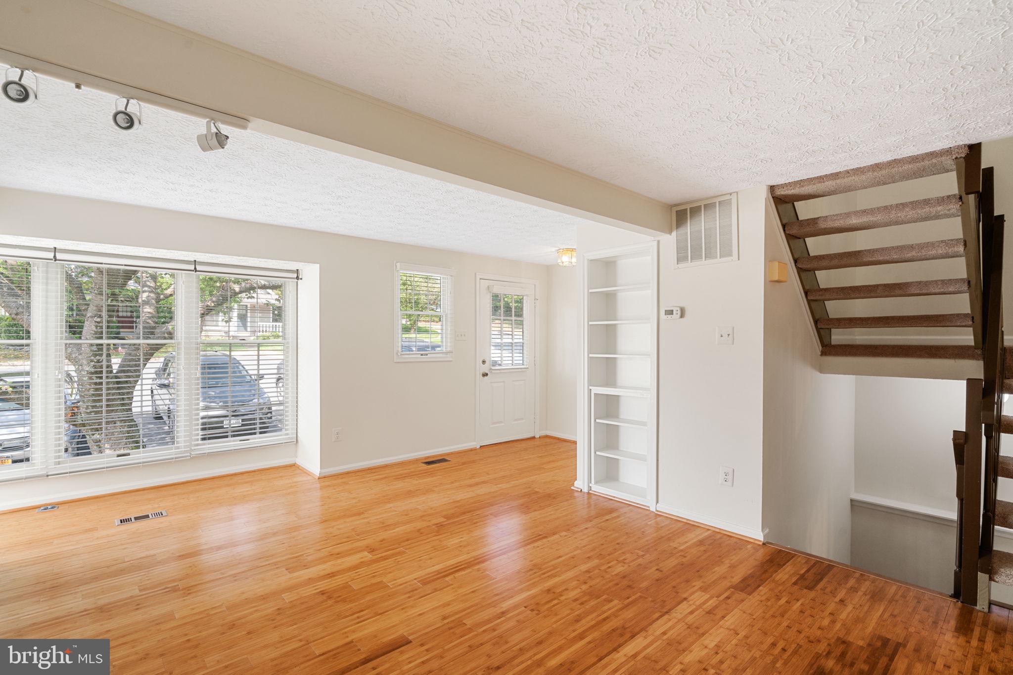 1528 POPLAR GROVE DR