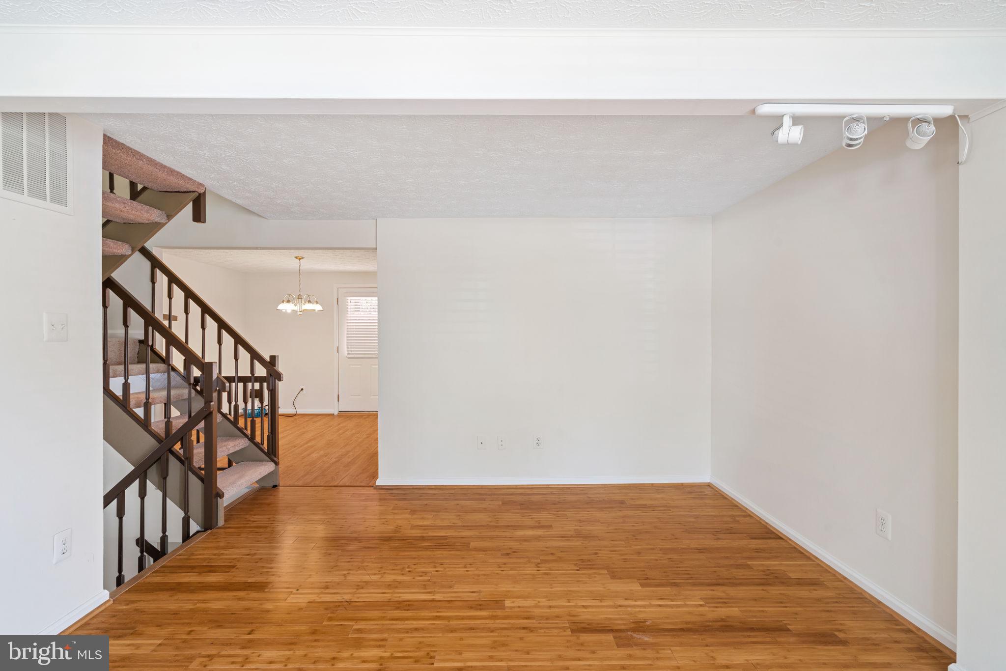 1528 POPLAR GROVE DR