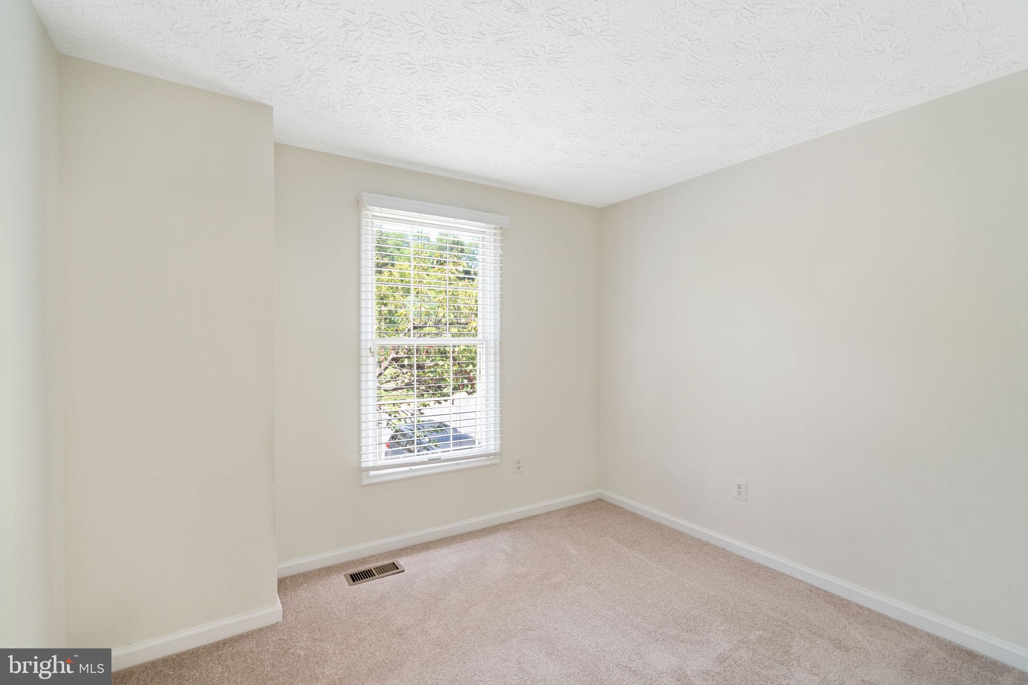 1528 POPLAR GROVE DR