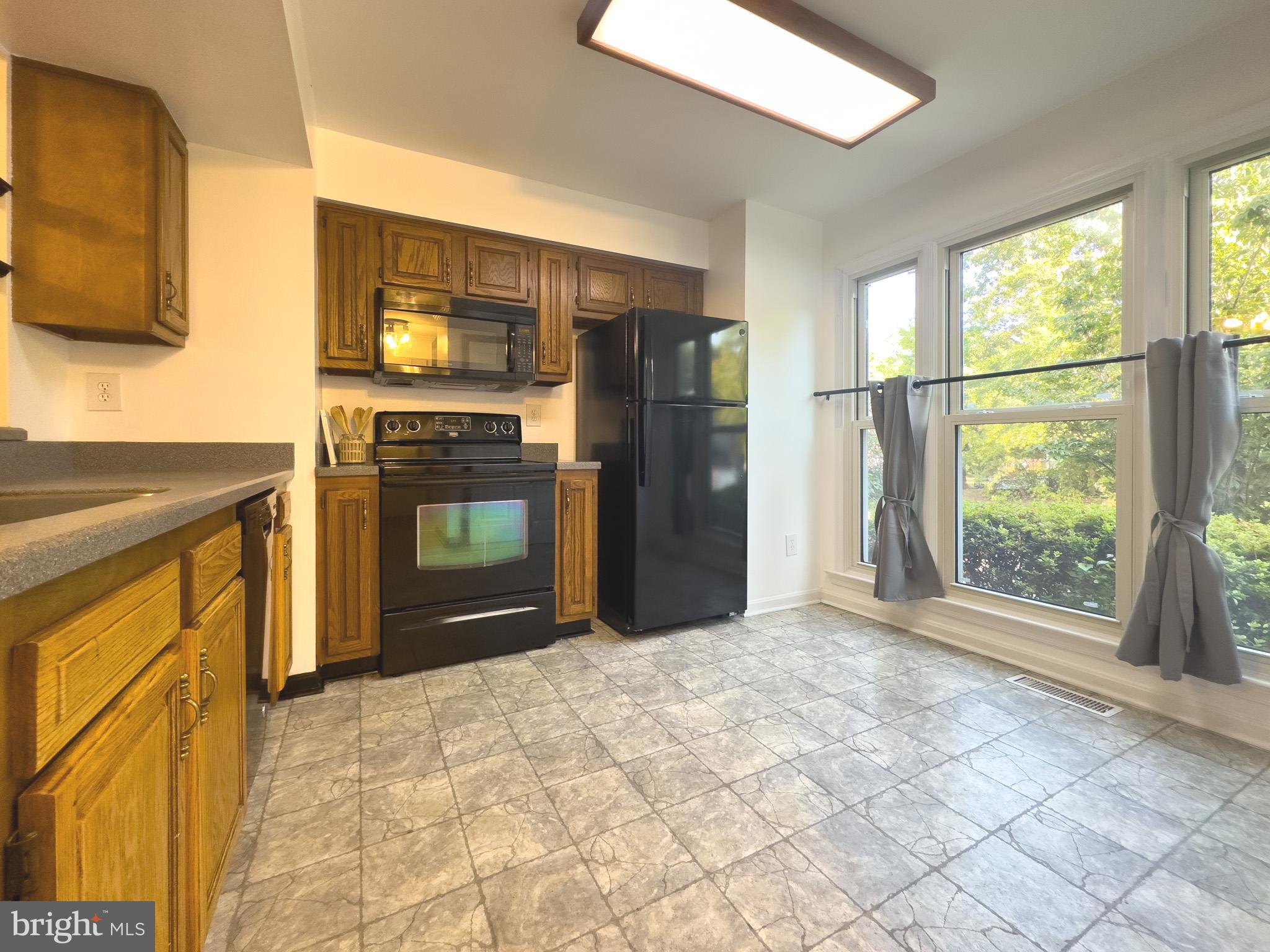 6012 ROCKTON COURT