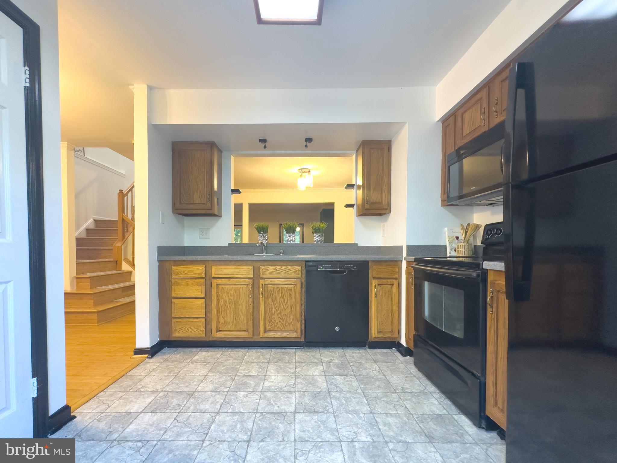 6012 ROCKTON COURT