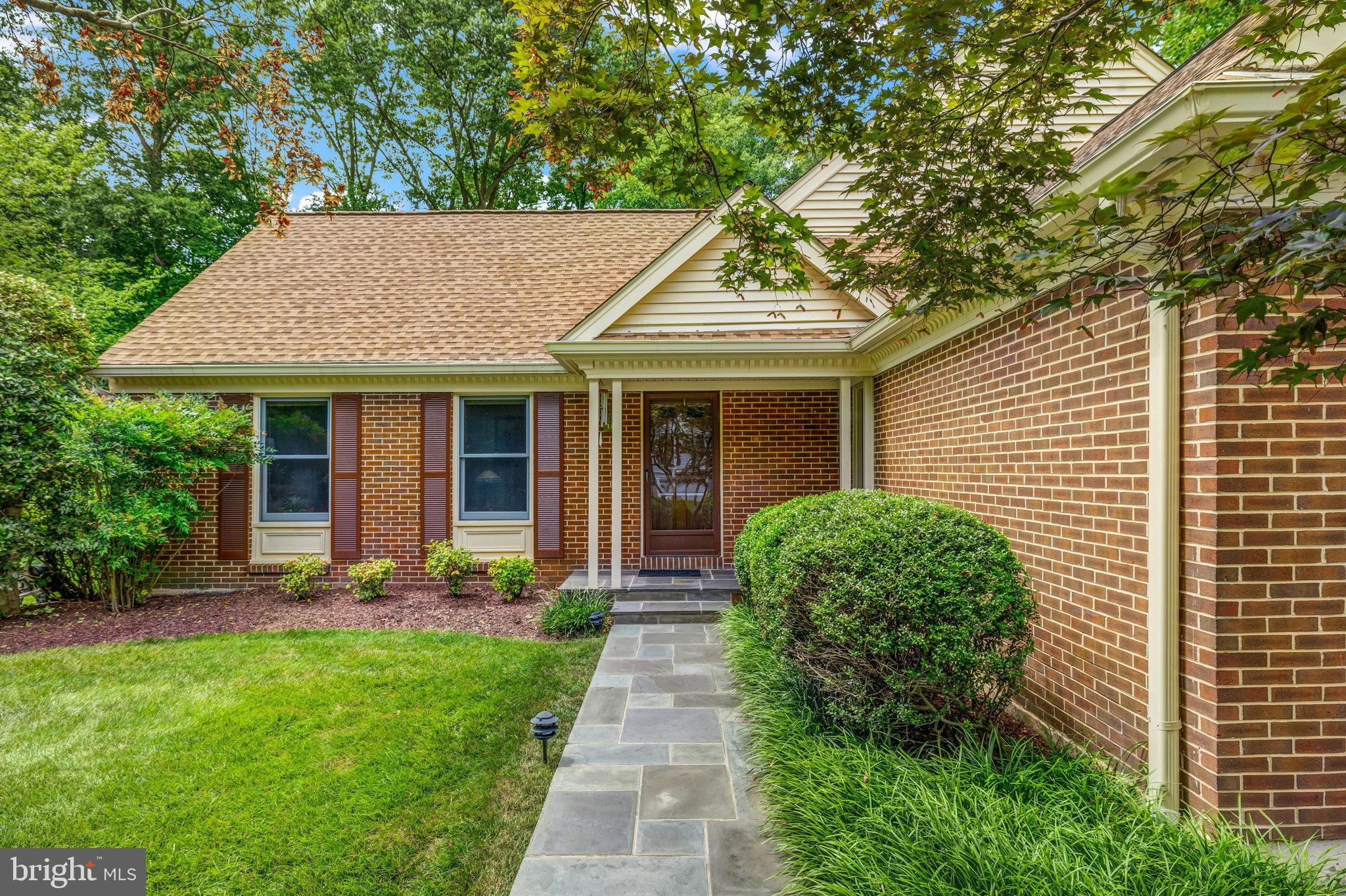 1902 Buckthorn Ln