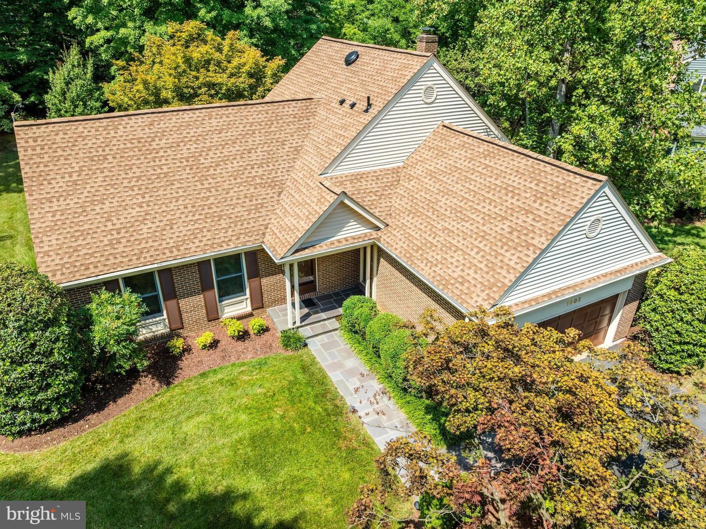 1902 Buckthorn Ln