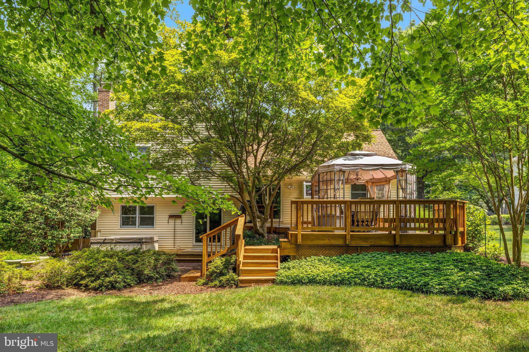 1902 Buckthorn Ln