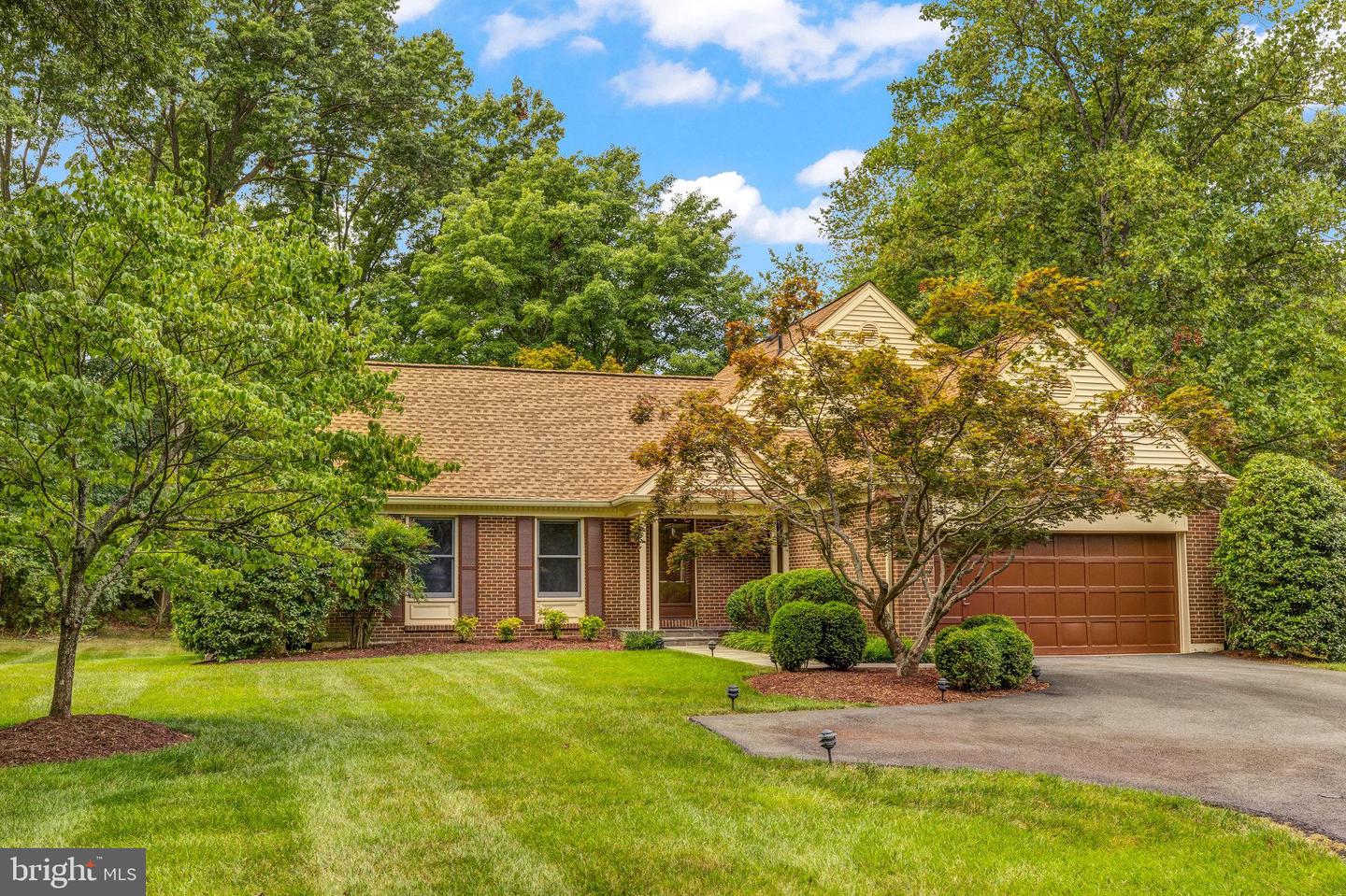 1902 Buckthorn Ln