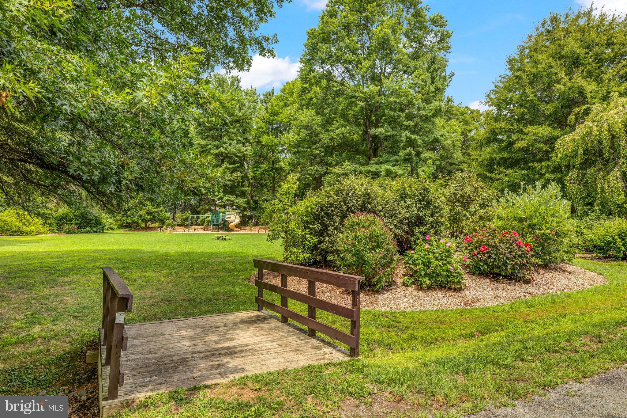 1902 Buckthorn Ln