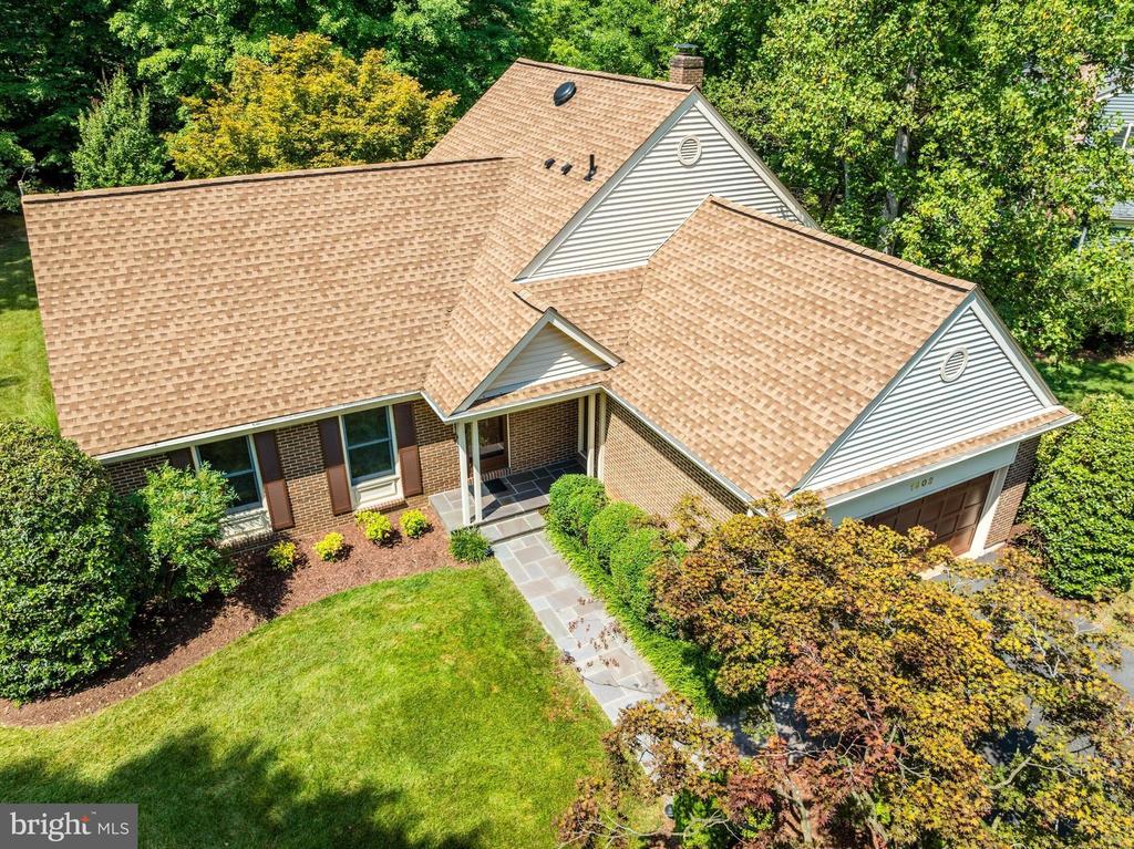 1902 Buckthorn Ln