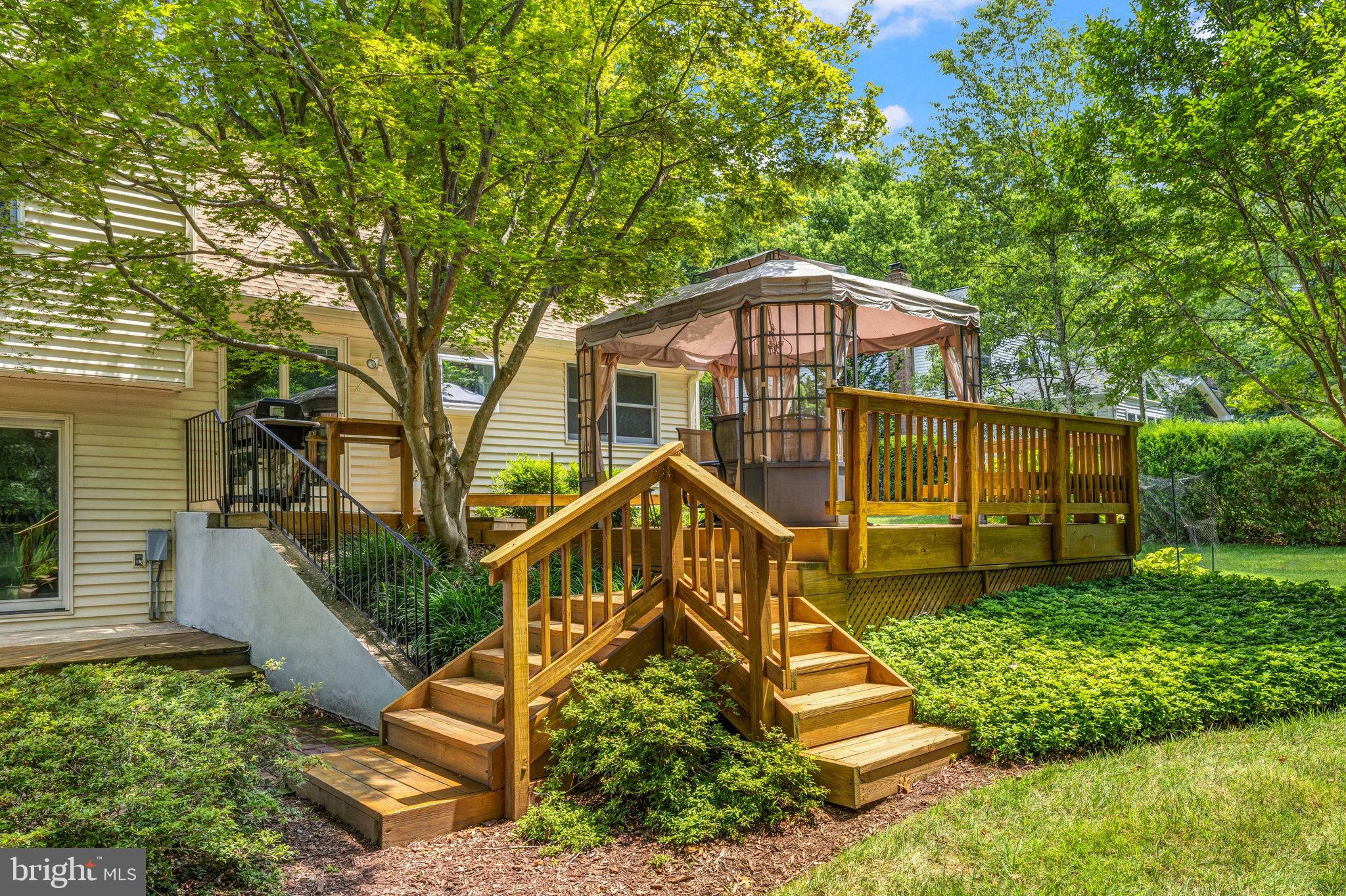 1902 Buckthorn Ln