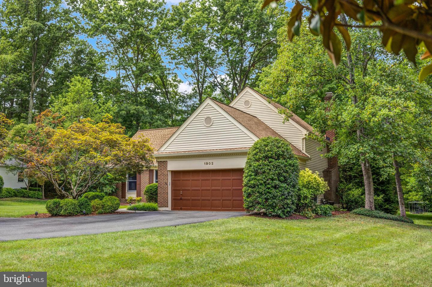 1902 Buckthorn Ln