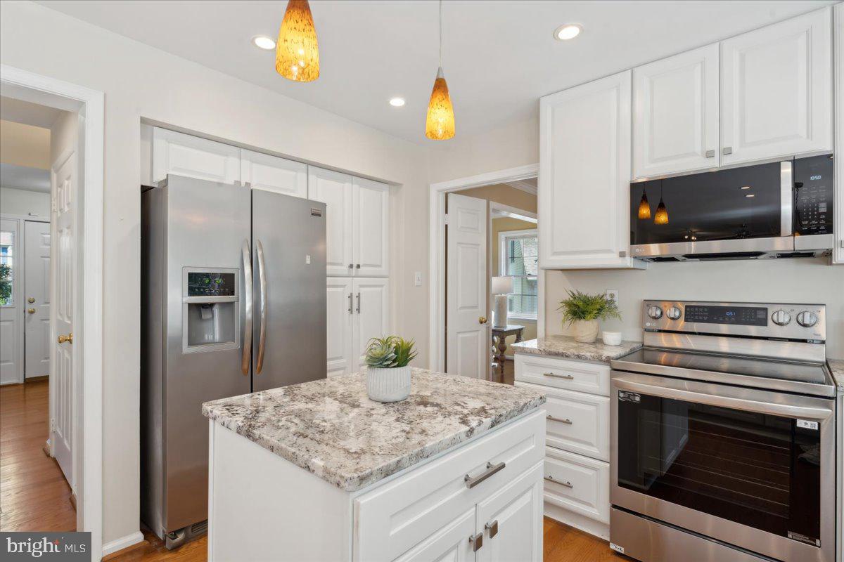 12591 Cross Hollow Ct