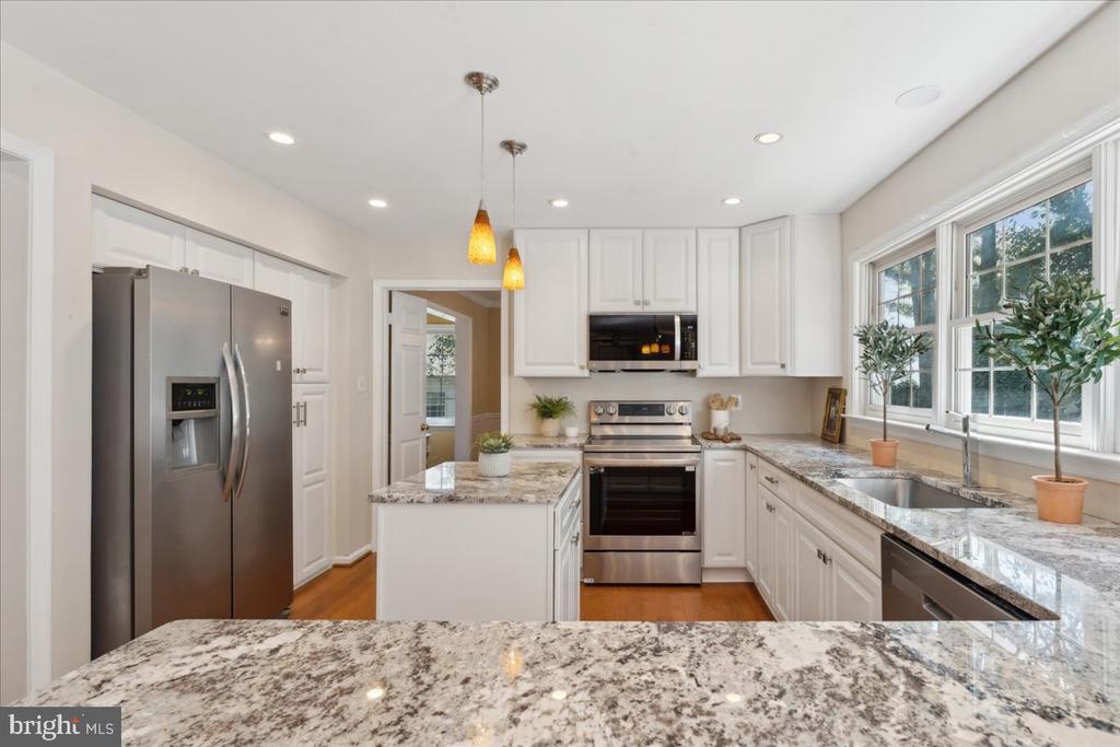 12591 Cross Hollow Ct