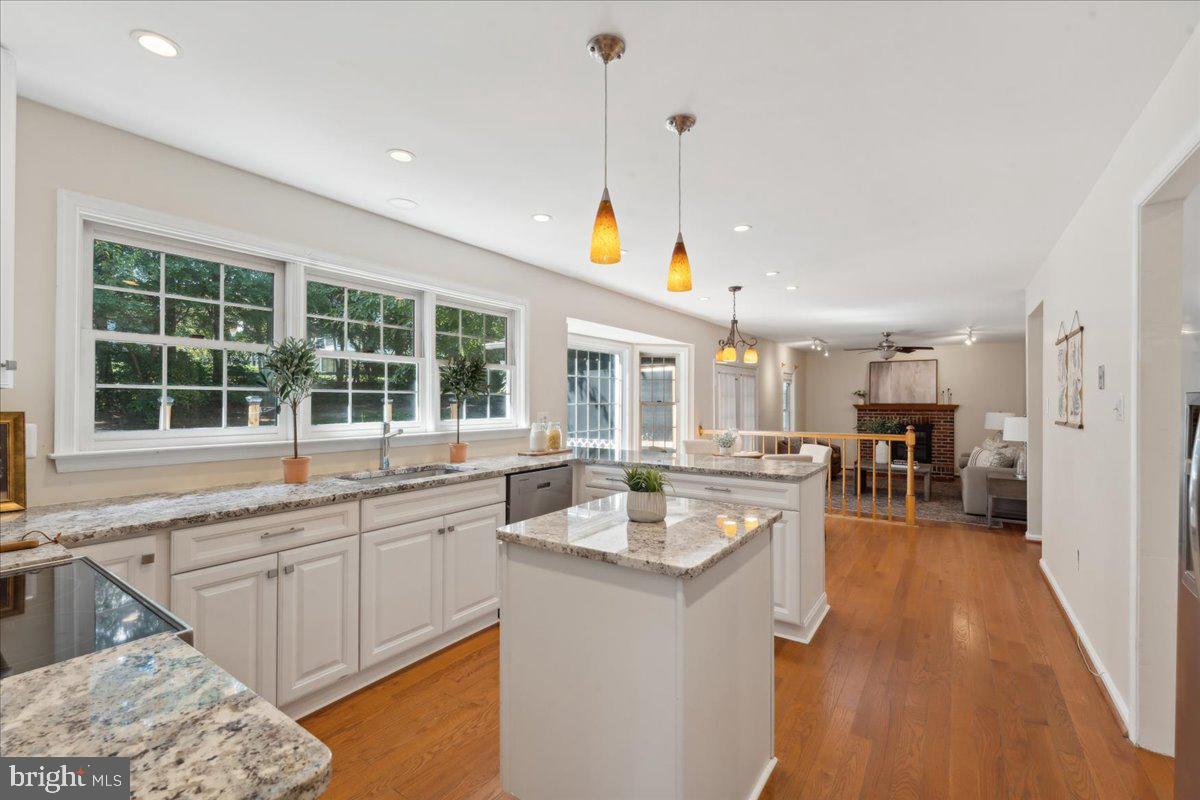 12591 Cross Hollow Ct