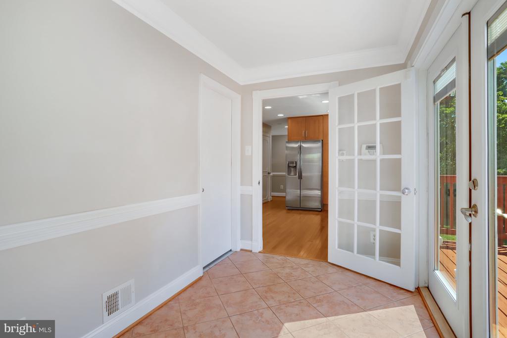 7224 VAN NESS CT